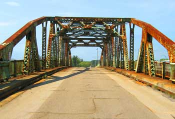 Looking down the General Sullivan Bridge lanes